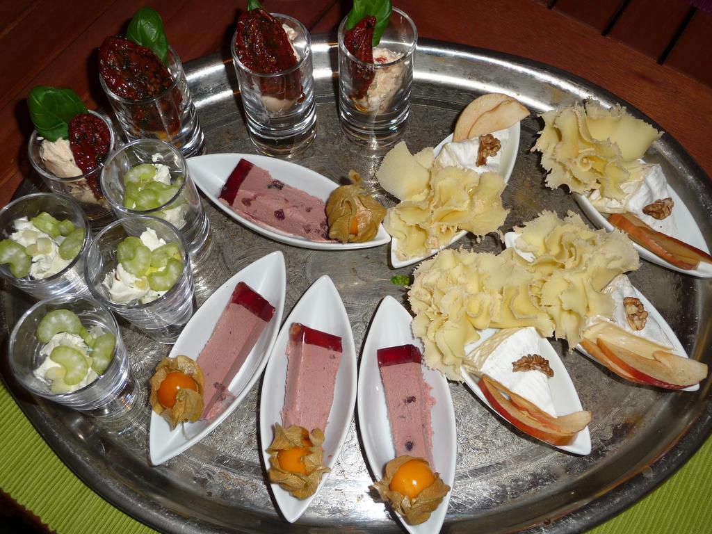 Alte Apotheke Bed & Breakfast Karlsbad Dış mekan fotoğraf
