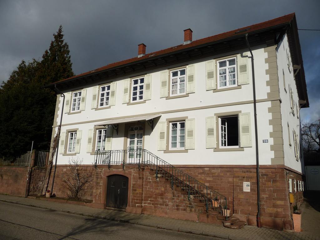 Alte Apotheke Bed & Breakfast Karlsbad Dış mekan fotoğraf