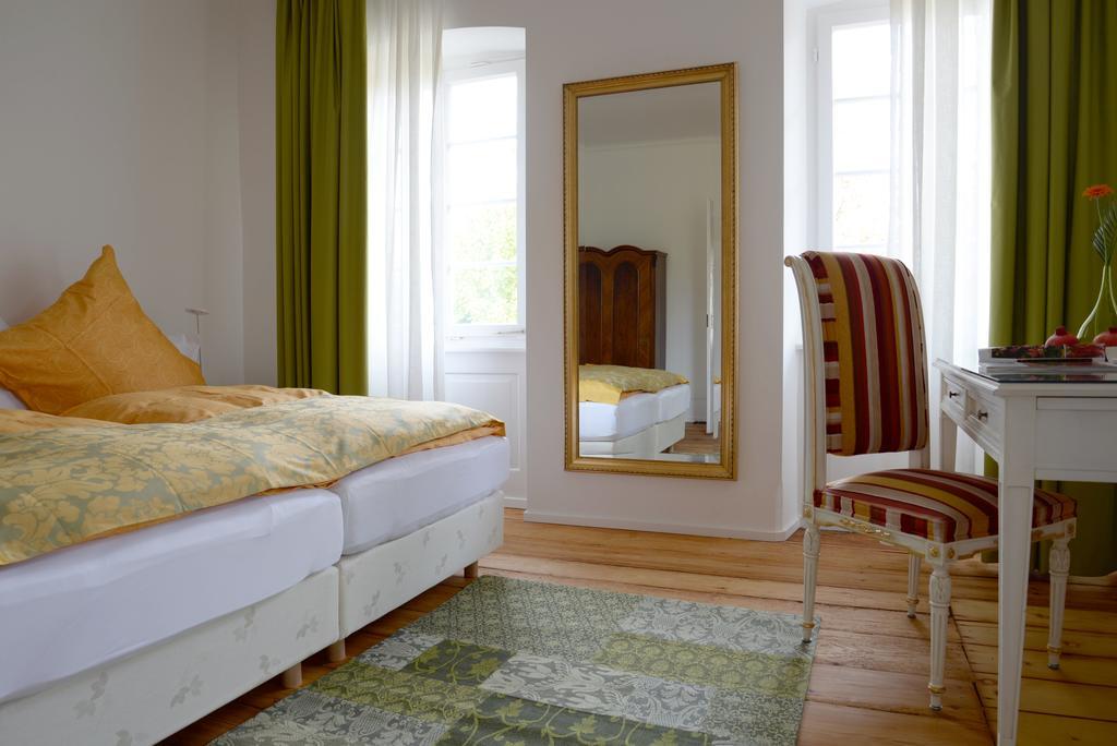 Alte Apotheke Bed & Breakfast Karlsbad Dış mekan fotoğraf
